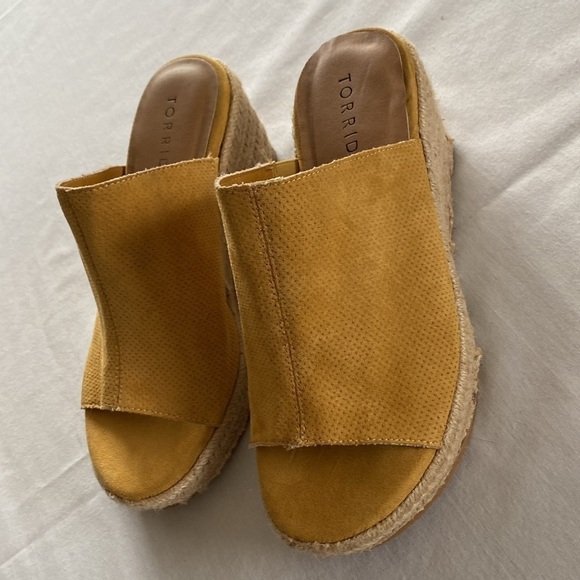 Torrid Espadrille Mule Wedge - Size 7.5 Yellow Gold (WW) - Picture 5 of 11